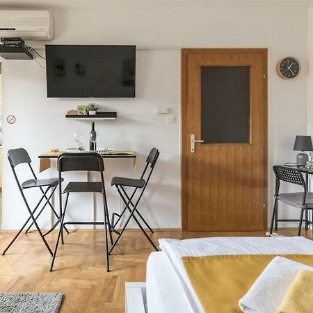 Studio Apartman Comodo Zagreb Buitenkant foto