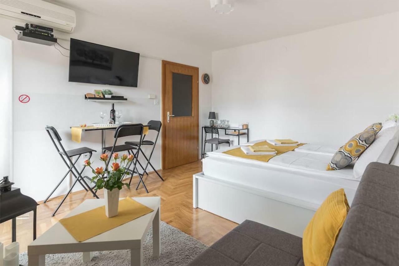 Studio Apartman Comodo Zagreb Buitenkant foto